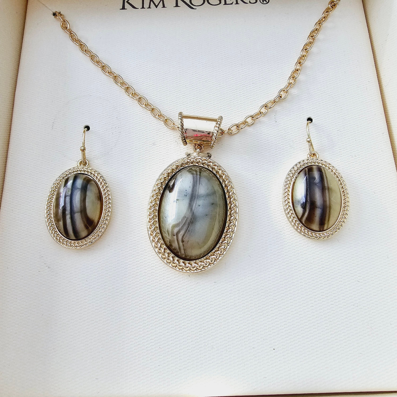 Kim Rogers Faux Agate Oval Pendant necklace and earrings gift set $25 NWT