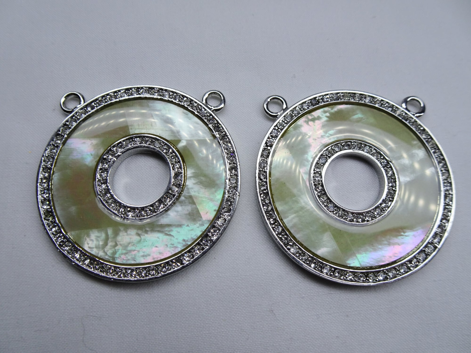 One Large Round Pewter Pendant MOP Shell Connector 1 1/2″ Across P66 DNG