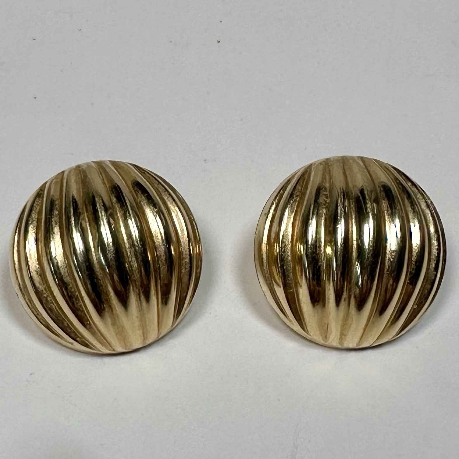 Vintage Carla 14K Gold Ribbed Dome Button Stud Earrings 2.4 Grams