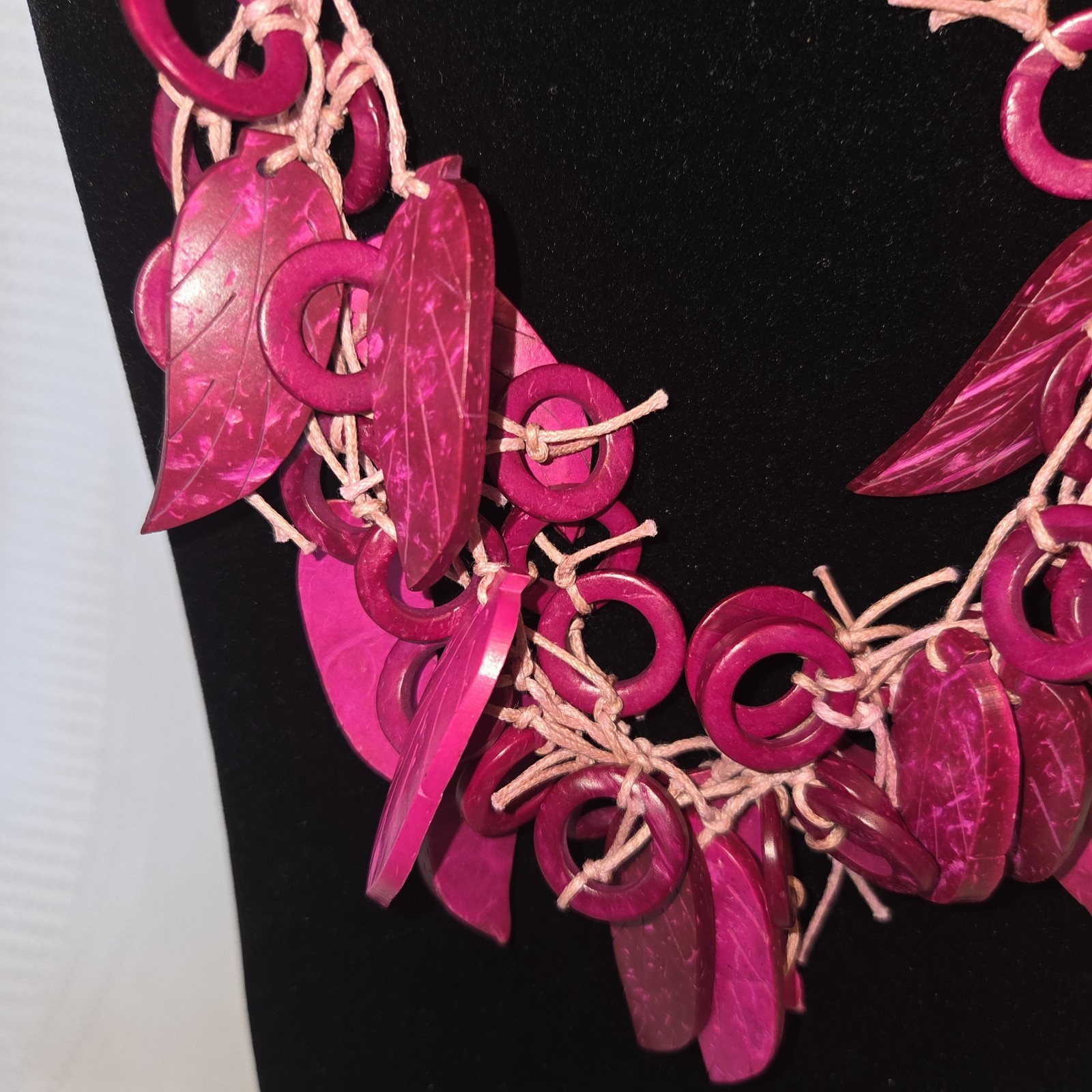 Fuchsia Pink Leaves Statement Necklace Carved Wood Or Plastic Hawaiian 20″ BOHO