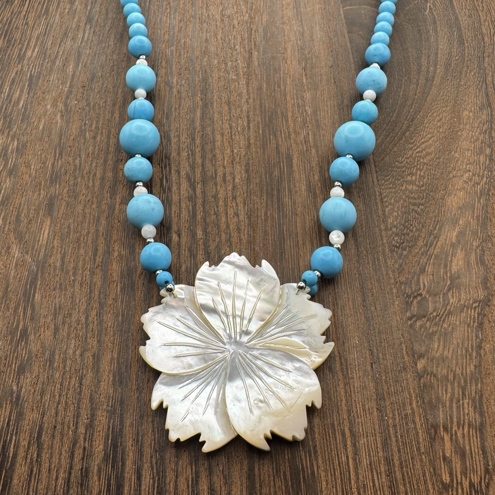 Mother Of Pearl Flower Pendant Blue White Silvertone Beads Necklace Handmade