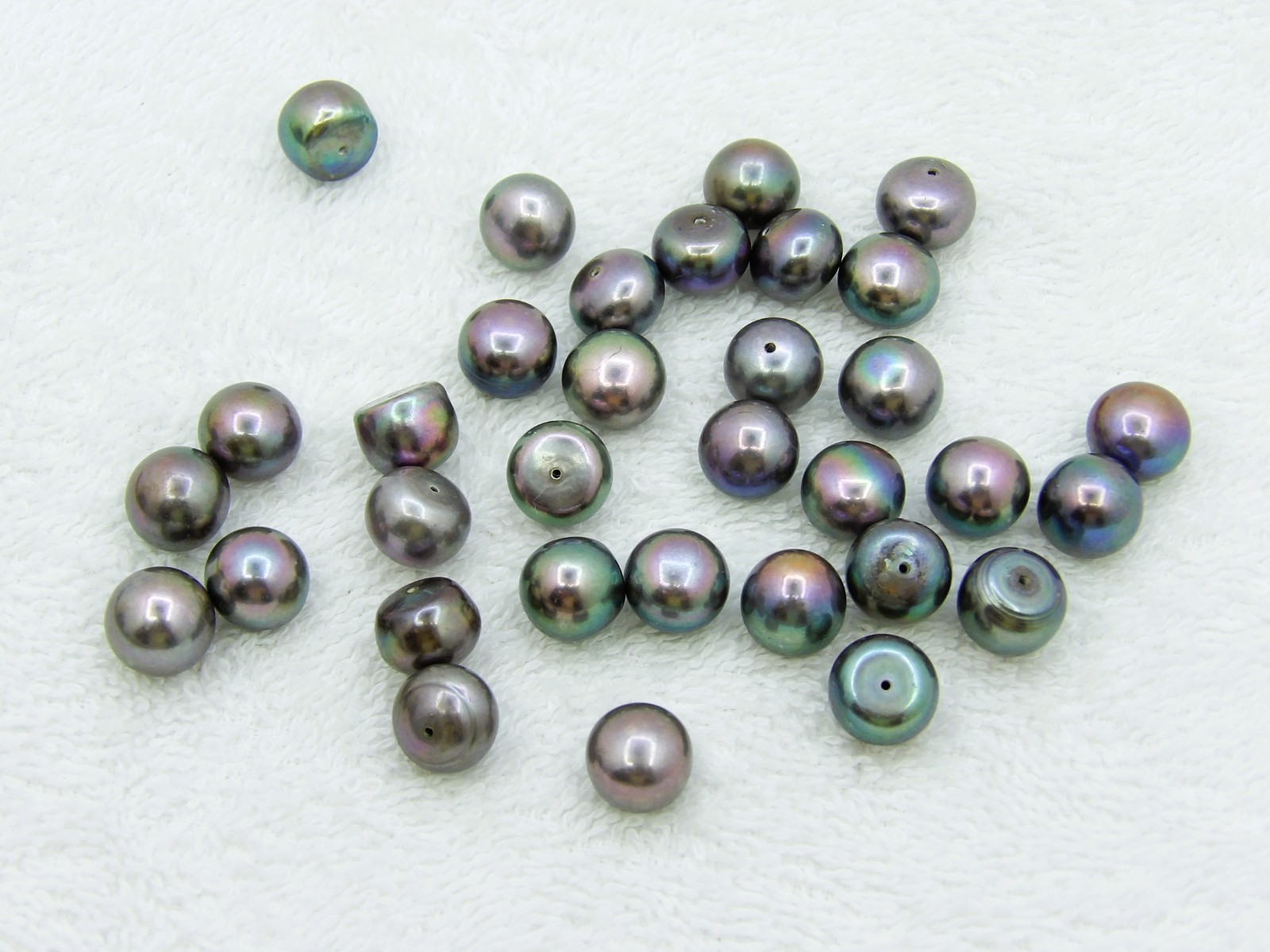 1pc. Dark Peacock Half Drilled Freshwater Button Pearl Beads 10.2-10.6mm LB-C1