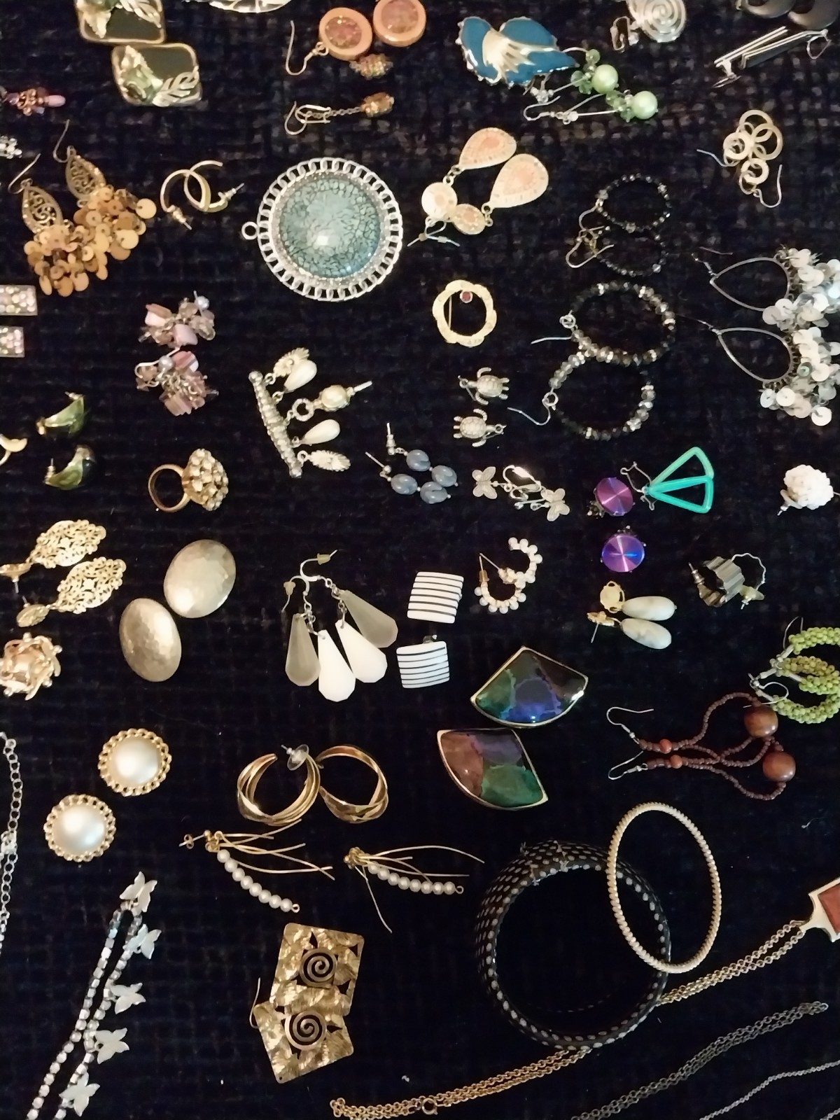 vtg EARRINGS LOT BUNDLE Jewelry Necklaces Broach Bracelet Estate OVER 185 PCS