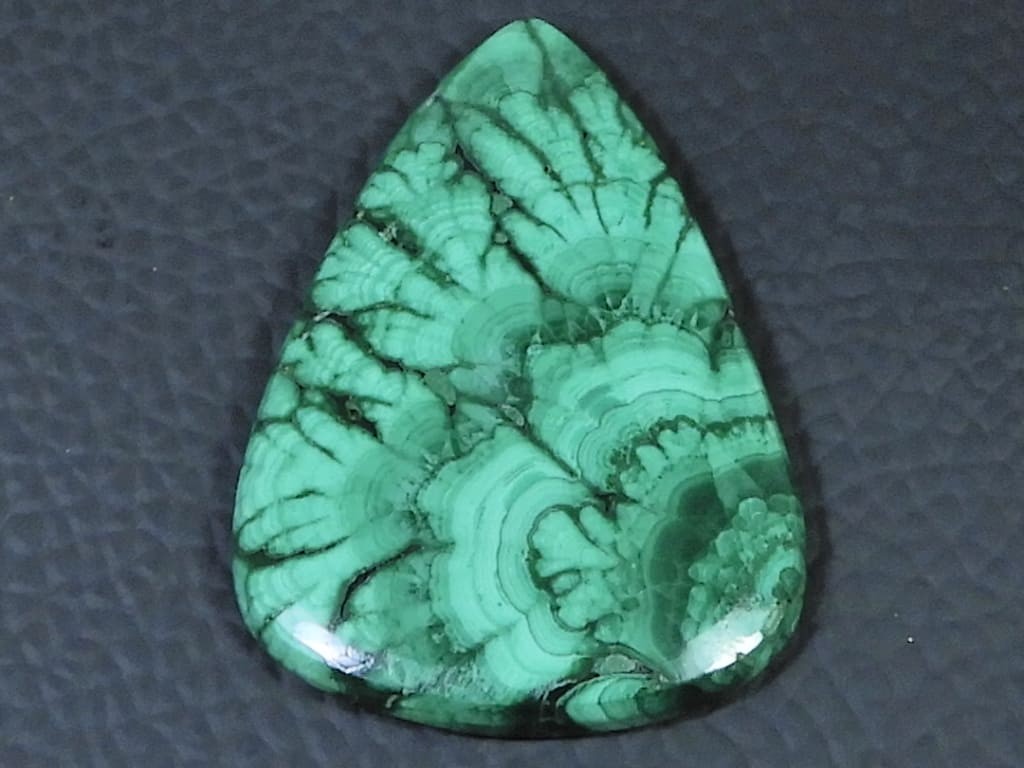 26X35X3MM Natural Malachite Flower Design Pear Cabochon Loose Gemstone 44Cts k53
