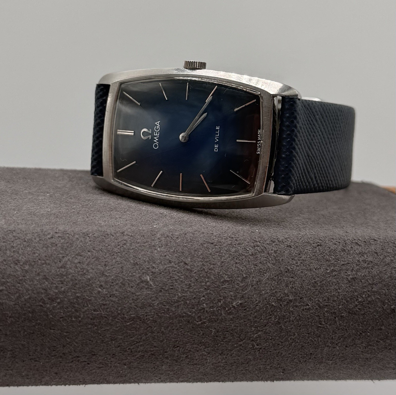 Omega Deville Ultra Thin 60s Tank Men’s Swiss Mechanical Watch – 111.085 / 620