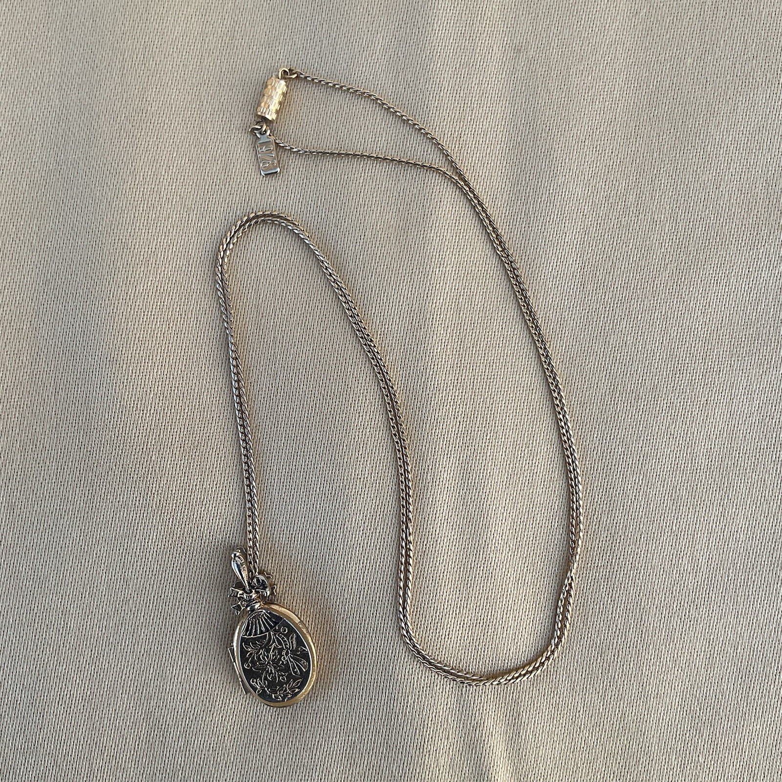 1928 Jewelry Double Photo Floral Locket 14″ Necklace Victorian Gold Tone