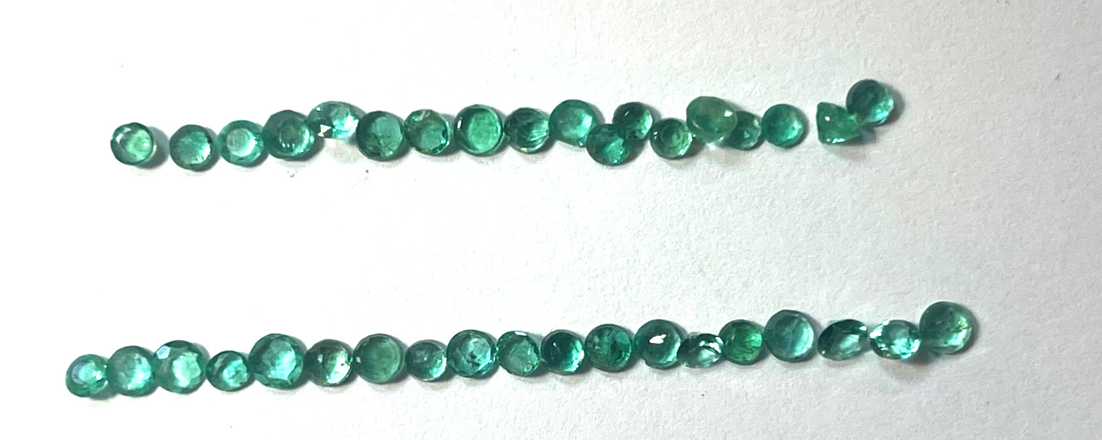 LOT 37PCS ROUND FACETED EMERALDS 2.5-3.4MM WEIGHING 3..80 CARATS BELOW WHOLESALE