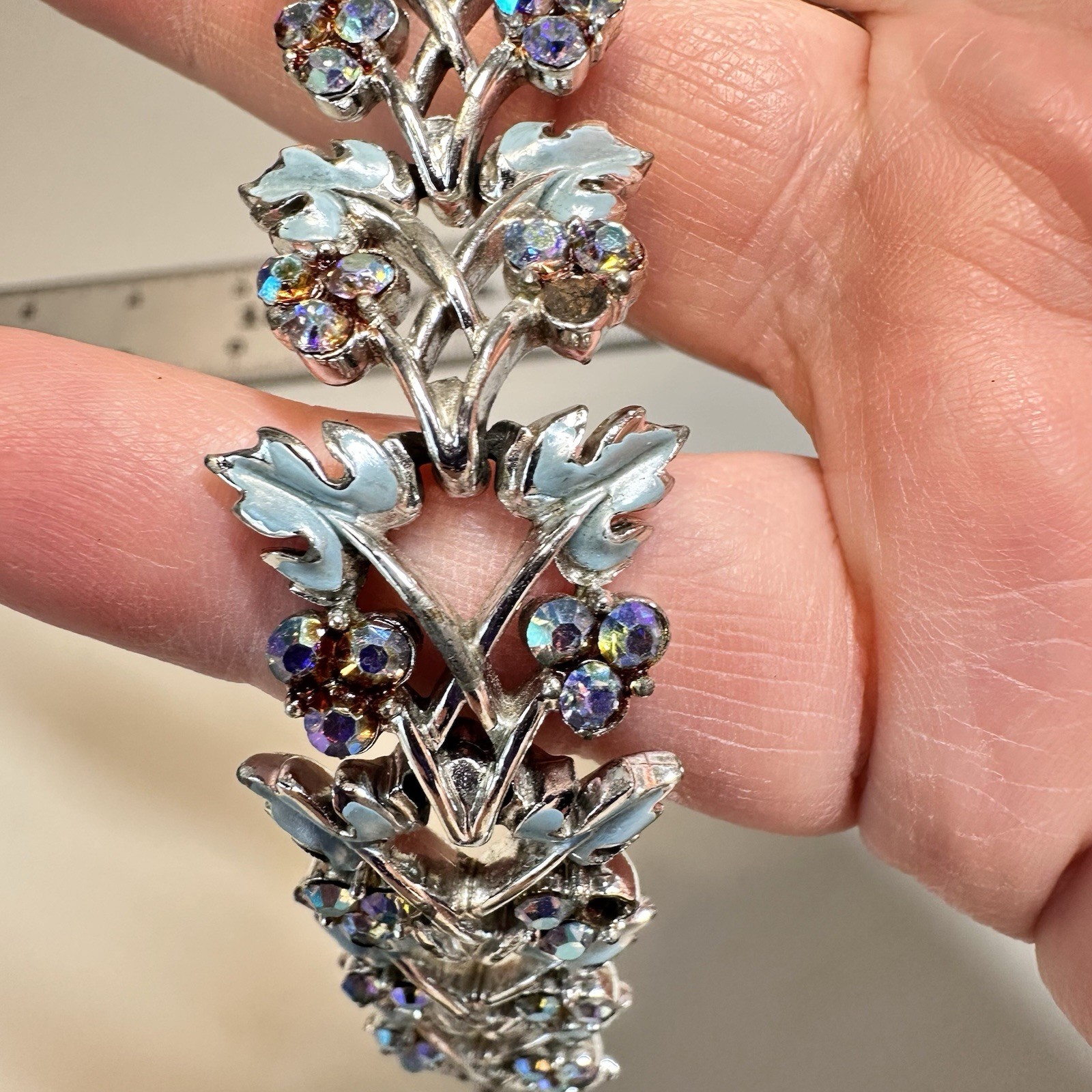 Vtg Coro Silvertone Dinner Bracelet Blue enamel Leaves & Aurora Borealis Berries
