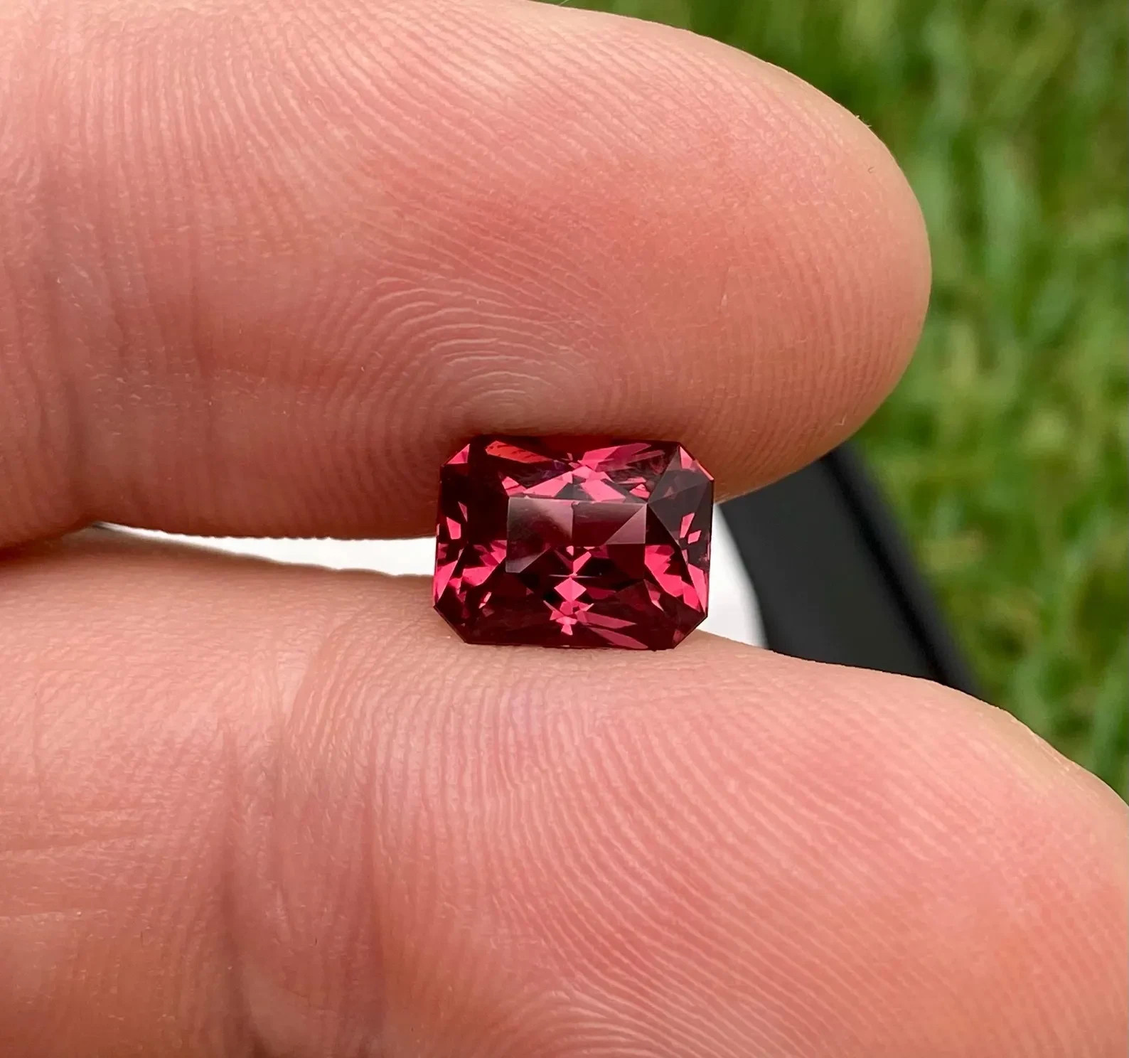 Garnet Malaya Natural Loose Gemstone 3.13 Ct. Octagon cut, Tanzania, certificate