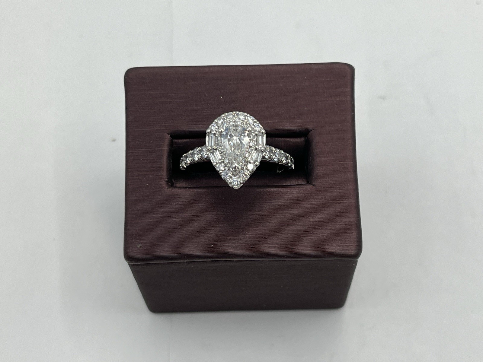 18KT White Gold Diamond Engagement Ring Gold 4.90 Grams Sz 6