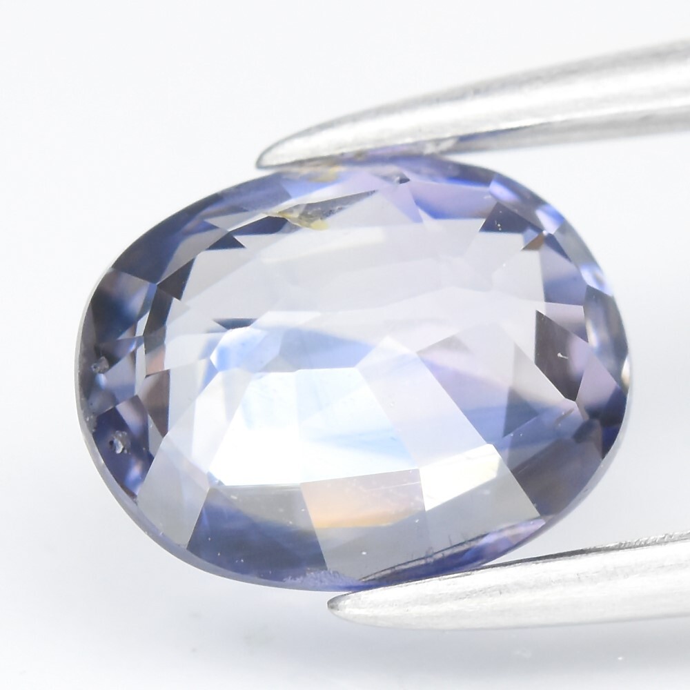 💎 1.10ct 6.8×5.3mm VS Oval Tri Color Sapphire – Unheated, Mozambique Gem