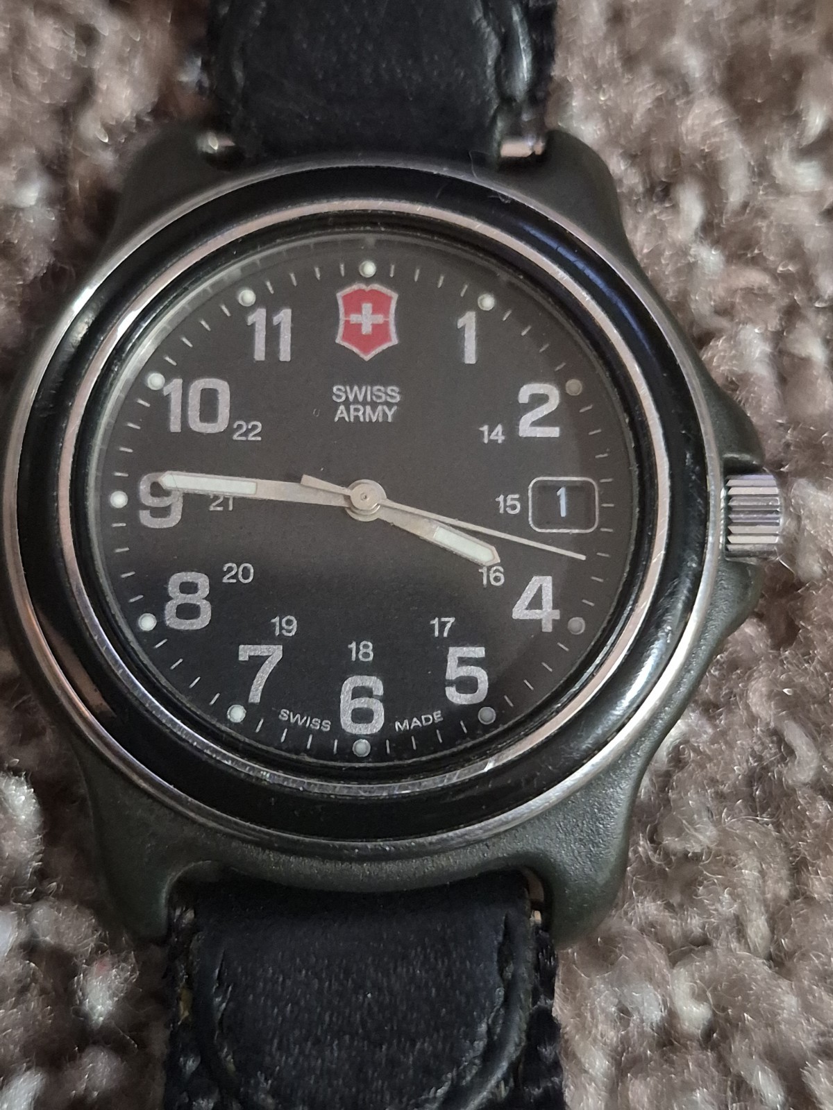 VICTORINOX SWISS ARMY GARRISON Men’s Swiss Field Wristwatch Needs Battery