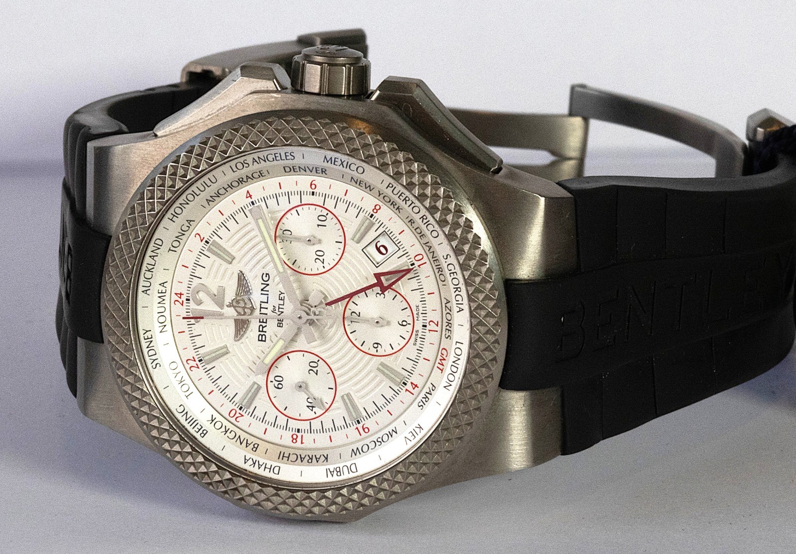 Breitling Bentley GMT Light Body B04 White Dial Rubber Strap 45mm Titanium Case