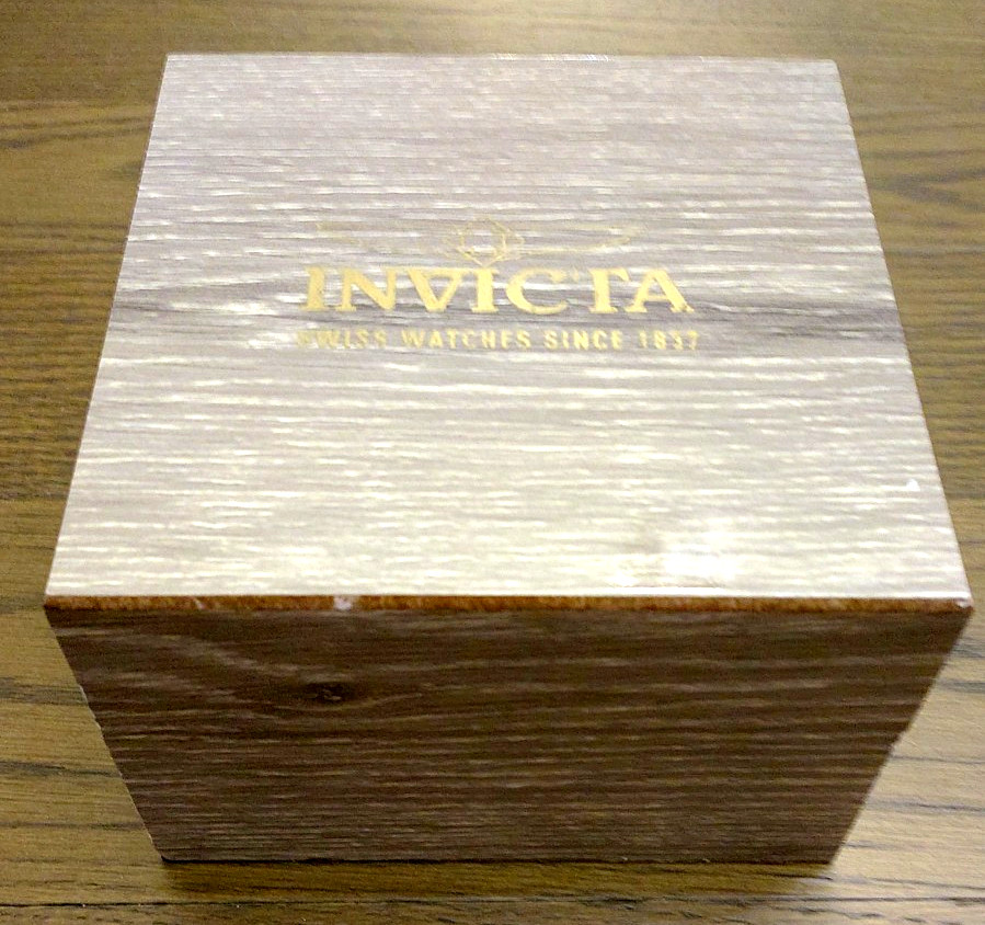 Invicta Watch Display Box – Nice- Wood grain appearance