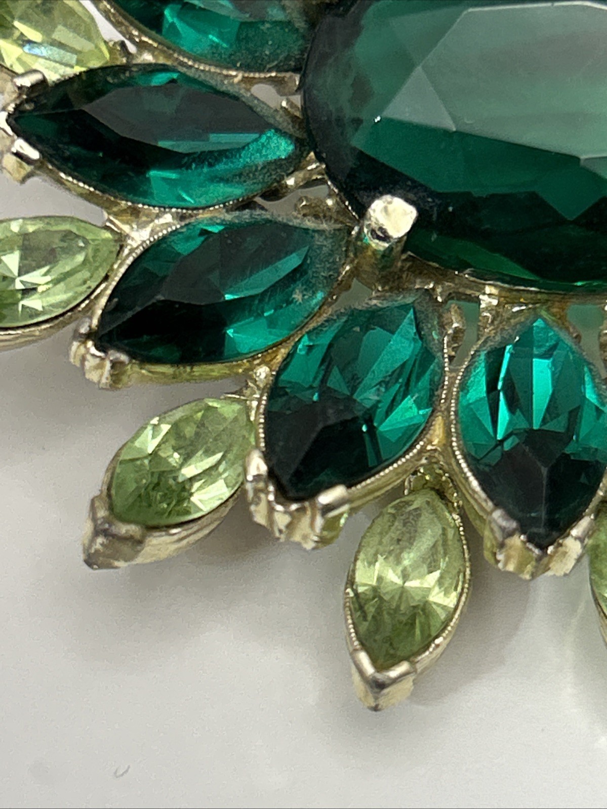 Vintage Designer Signed Pell Emerald Green Prong Set Pave and Rhinestone Brooch