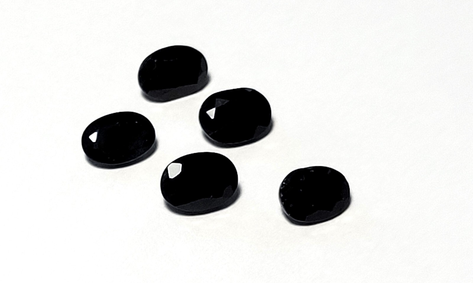 5.40 Carats Blue Sapphire 5 Pieces Oval Shapes 6.9mm x 5mm Unset Gems
