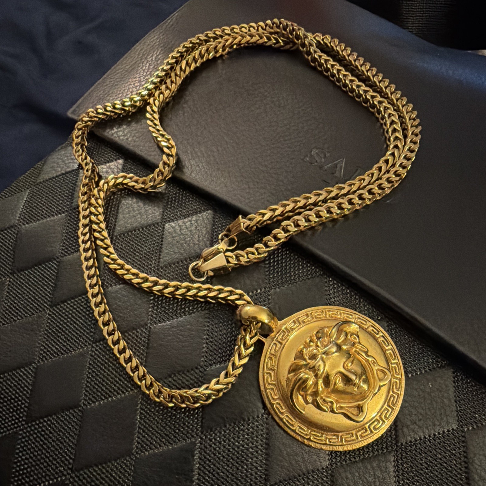 Gold Stainless Steel Curb Chain Necklace Round Medallion Pendant Lobster 16 inch