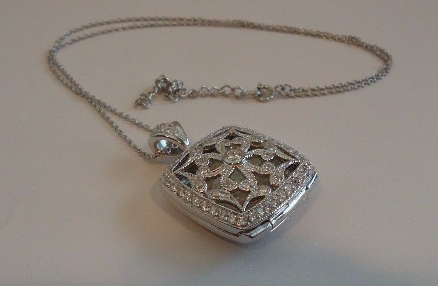 925 STERLING SILVER LOCKET HEART ACCENT PENDANT NECKLACE /SIZE 35MM BY 24MM