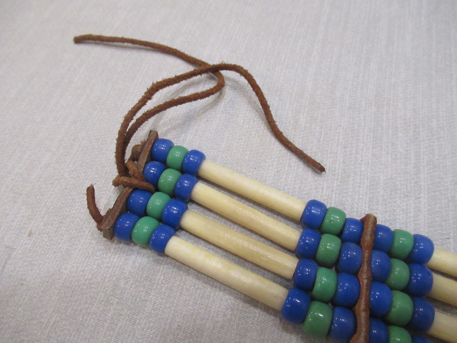 VINTAGE NATIVE AMERICAN CHOKER GLASS BEADS ORANGE BROWN WHITE
