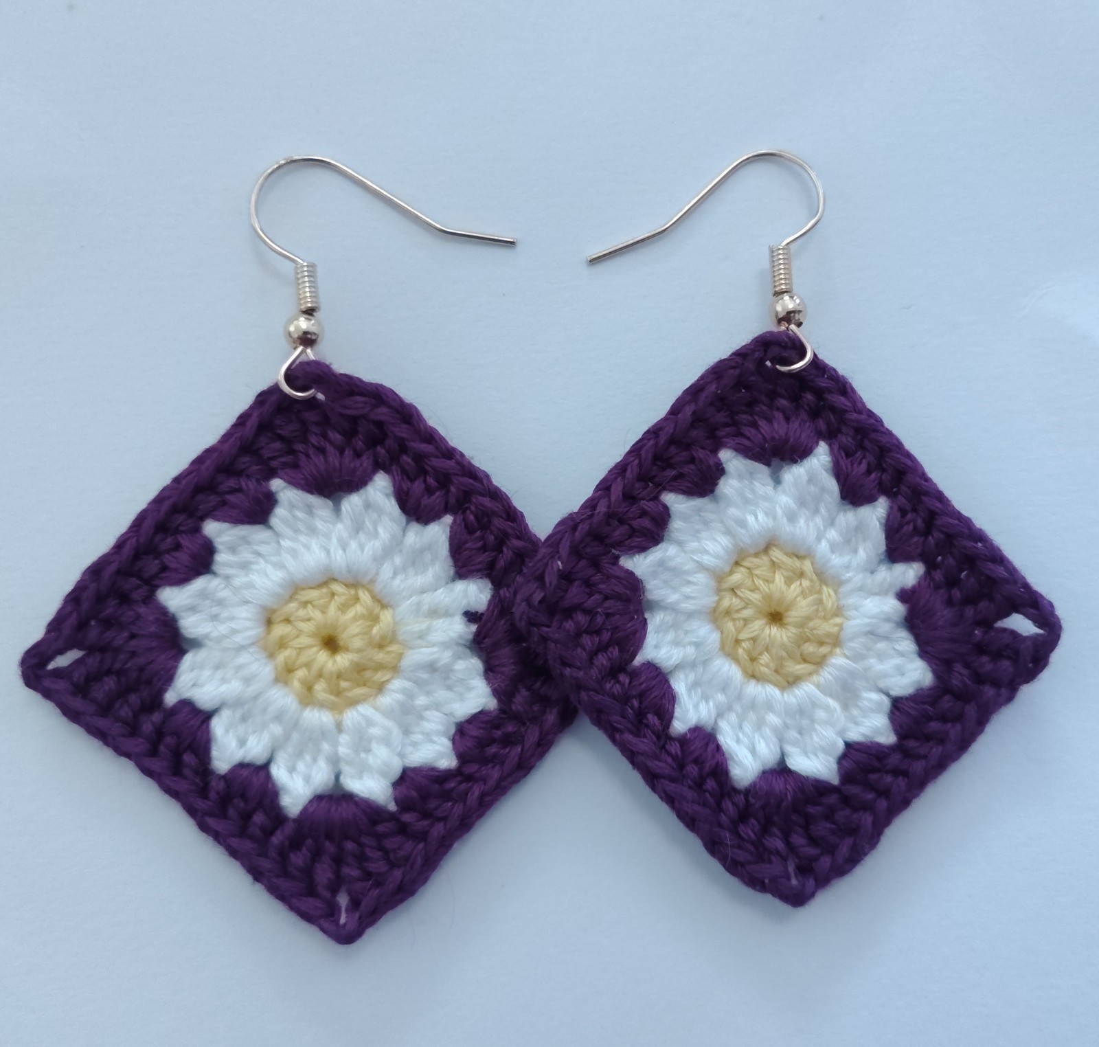 Crochet Daisy Earrings (Dark Purple)