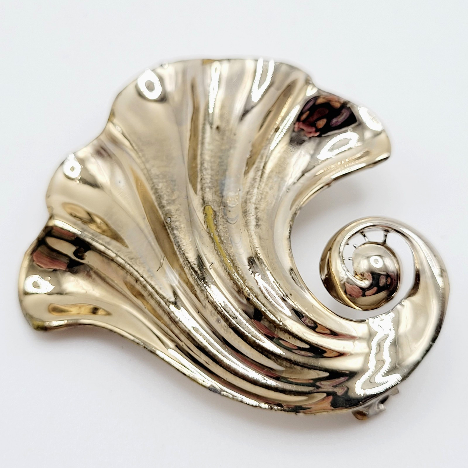 Nouveau Style Nautical Shell Swirl Wave Gold Tone Pin Retro 1940s Style Brooch