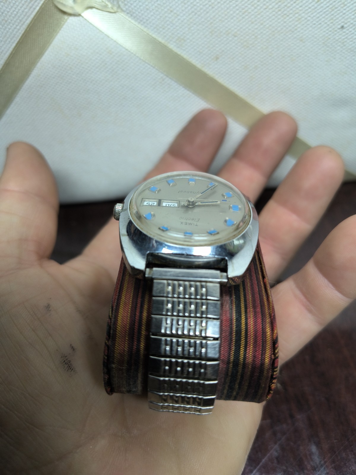 Vintage 1975 Timex Electric Dynabeat Watch Day Date Blue Markers Cushion Case