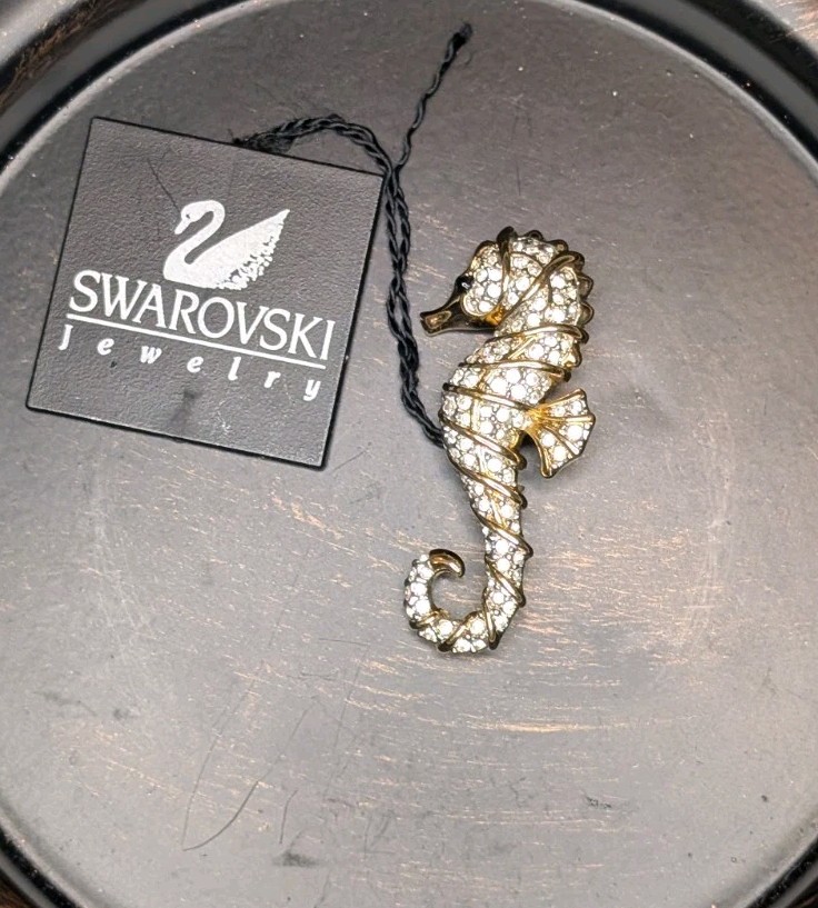 Swarovski Signed Seahorse Brooch Pin Gold Tone Pavé Clear Crystal Sea Life