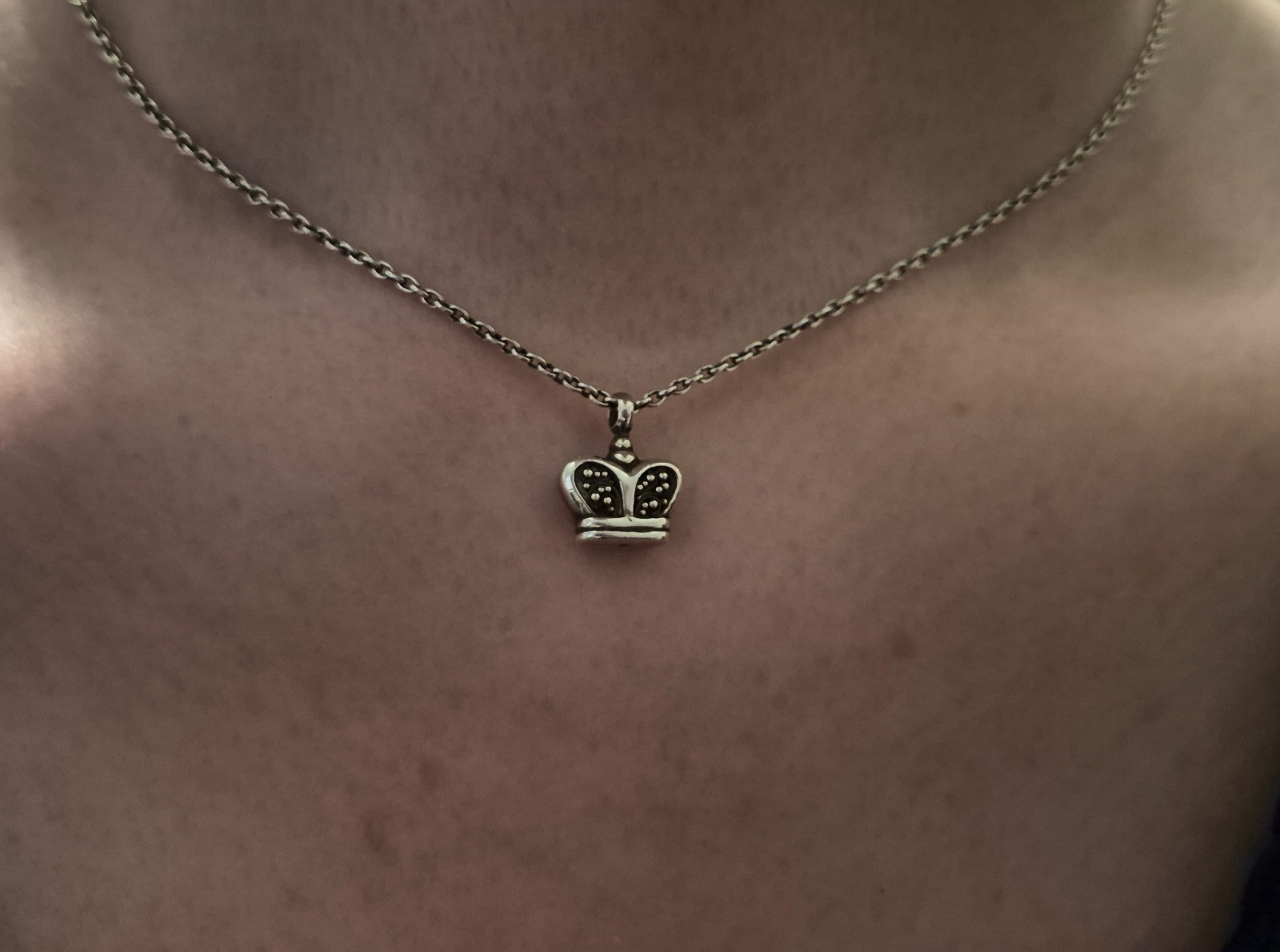 Crown Pendent Necklace with Oxidized Finish Indonesia 925 Lois Hill 9.5″ Used