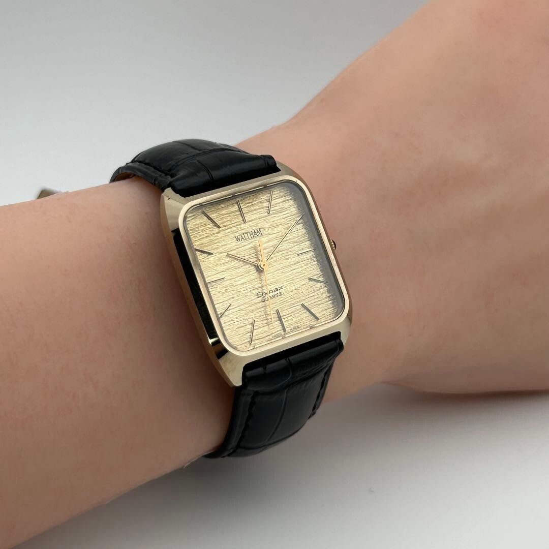 WALTHAM Dynax Quartz Men’s Gold Tone Rectangle Wood Grain Dial Watch 2103140