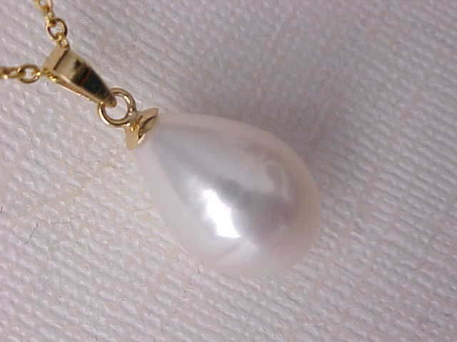 11.5MM X 17MM GENUINE WHITE PEARL PENDANT SOLID 18K YELLOW GOLD