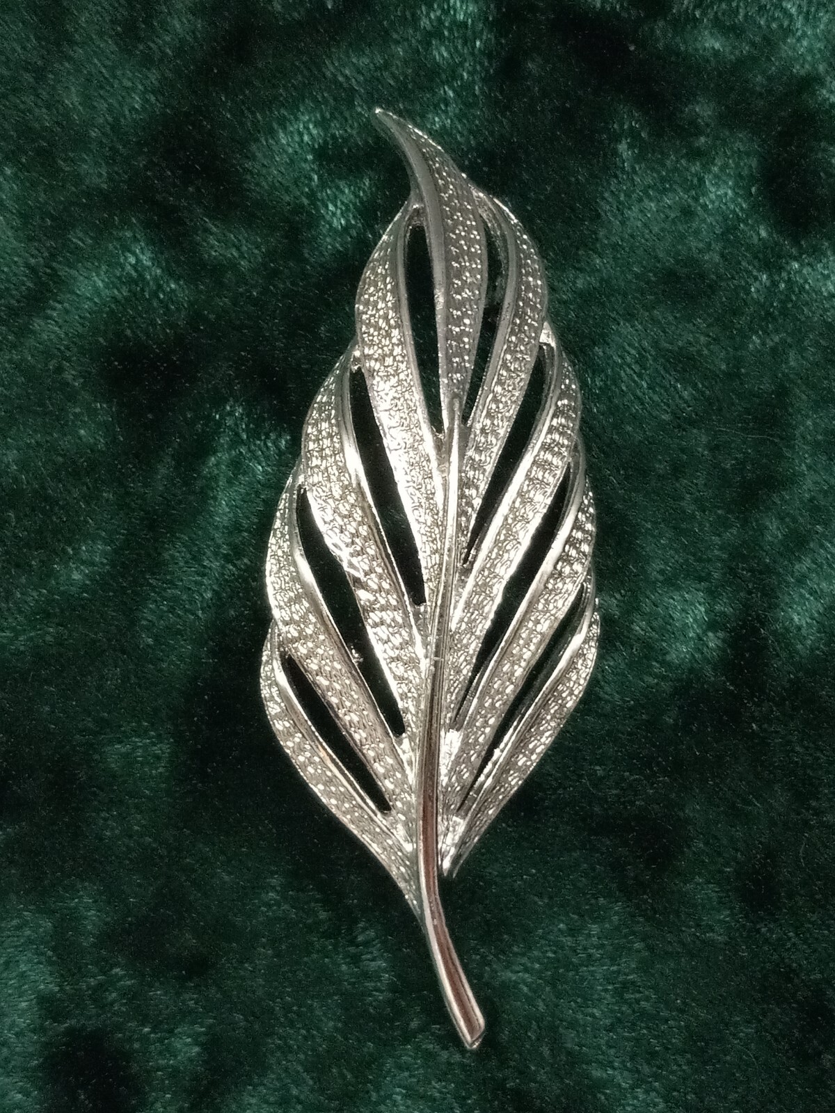 Detailed open work design silver tone Leaf Brooch & Clip-on Earring Set