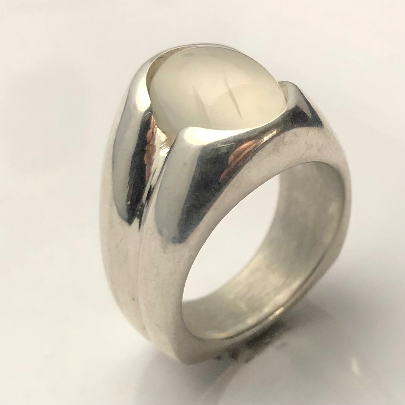MJG STERLING SILVER MEN’S RING. 14 x 10mm OVAL NATURAL MOONSTONE CAB. SZ 10.