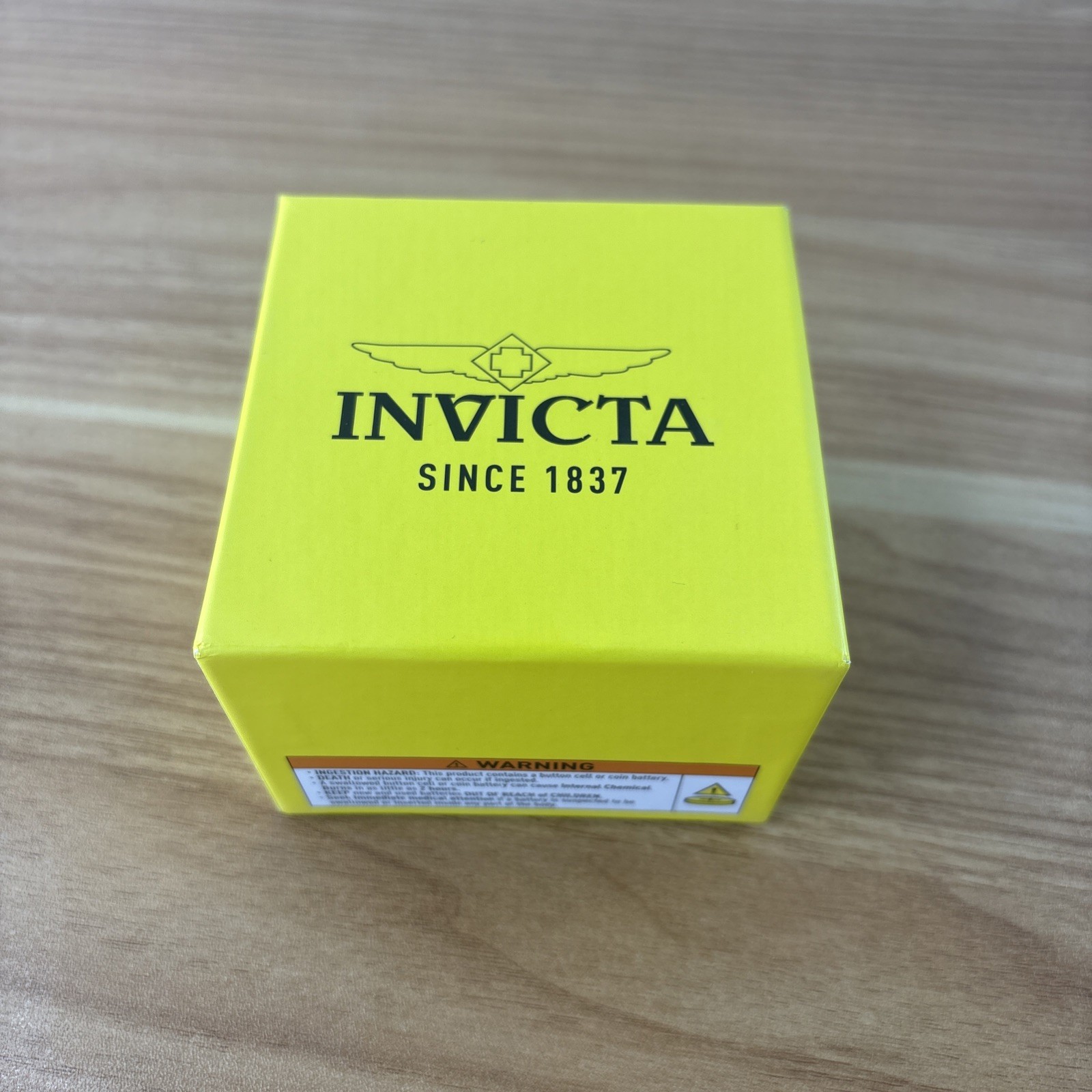 Invicta Men’s Pro Diver 22058 Two Tone Quartz 43mm Blue Dial Watch Box