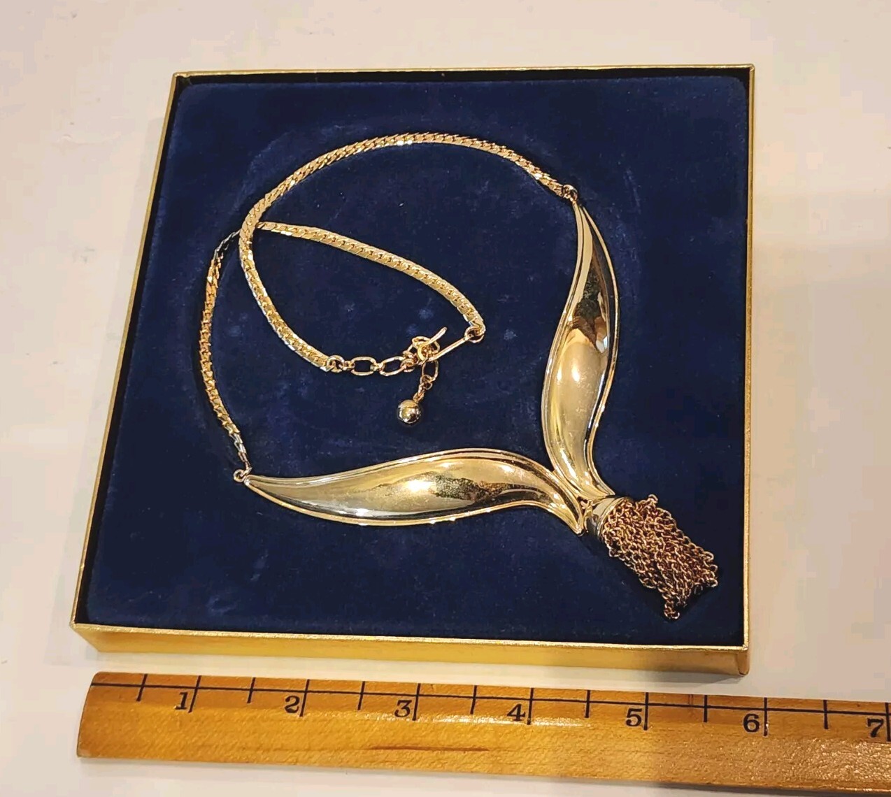 Royal Tassel Necklace Avon Fashion Accents 1972 20″ stylish