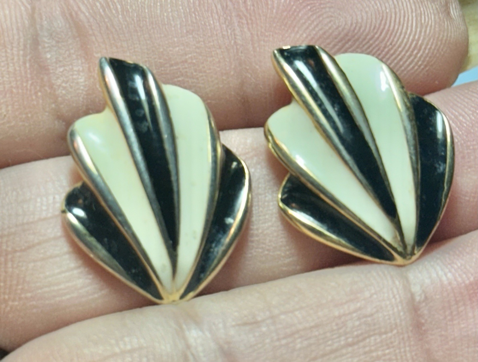 Vintage Gold Tone Black & Cream Enamel Fan Like Pierced Earrings