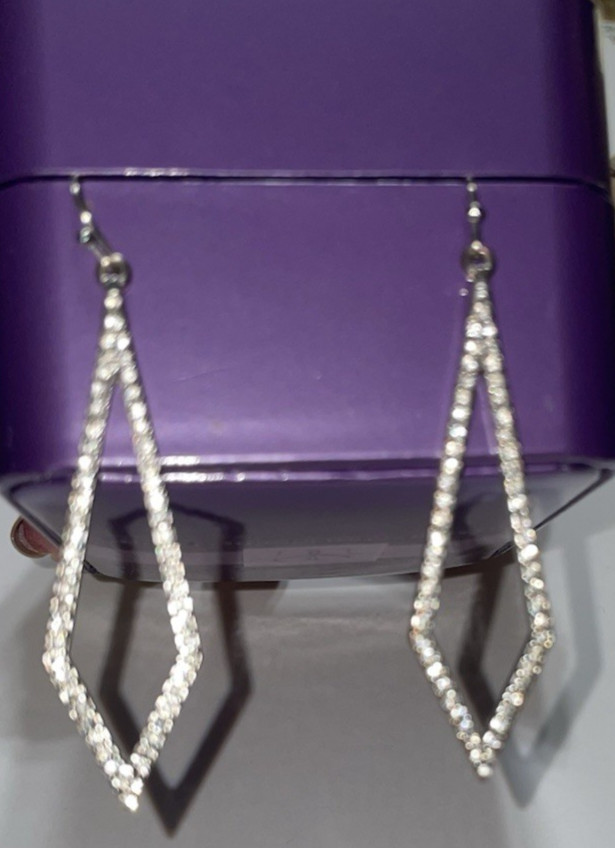 Costume jewelry earrings dangle 2 1/2 inches long diamond shaped