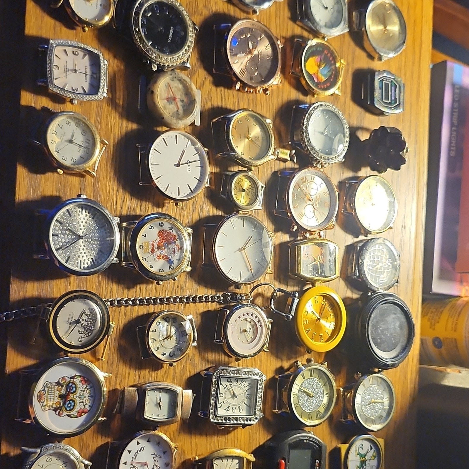 Multicolor Metal Wristwatch Lot Arabic & Roman Numerals Non-Numeric Hour Marks