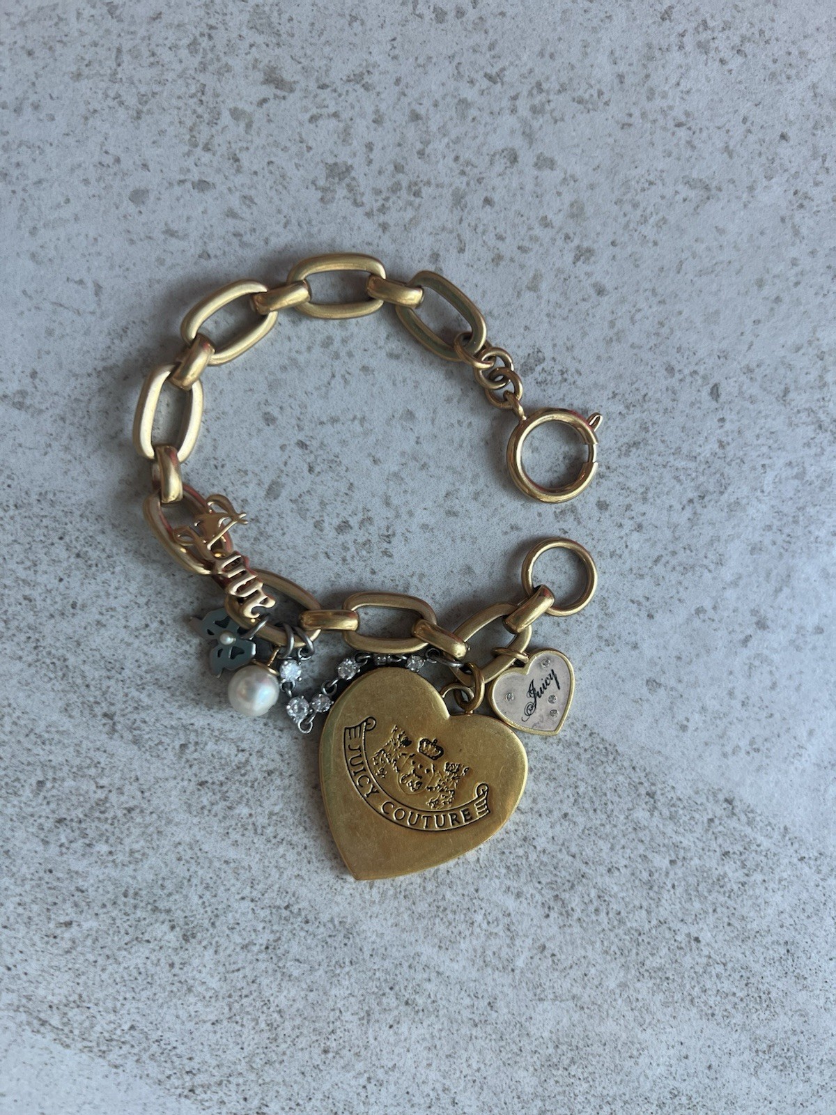 Juicy Couture Let Them Eat Couture Pearl Dangle Charm Bracelet Gold Tone 7.5” C5