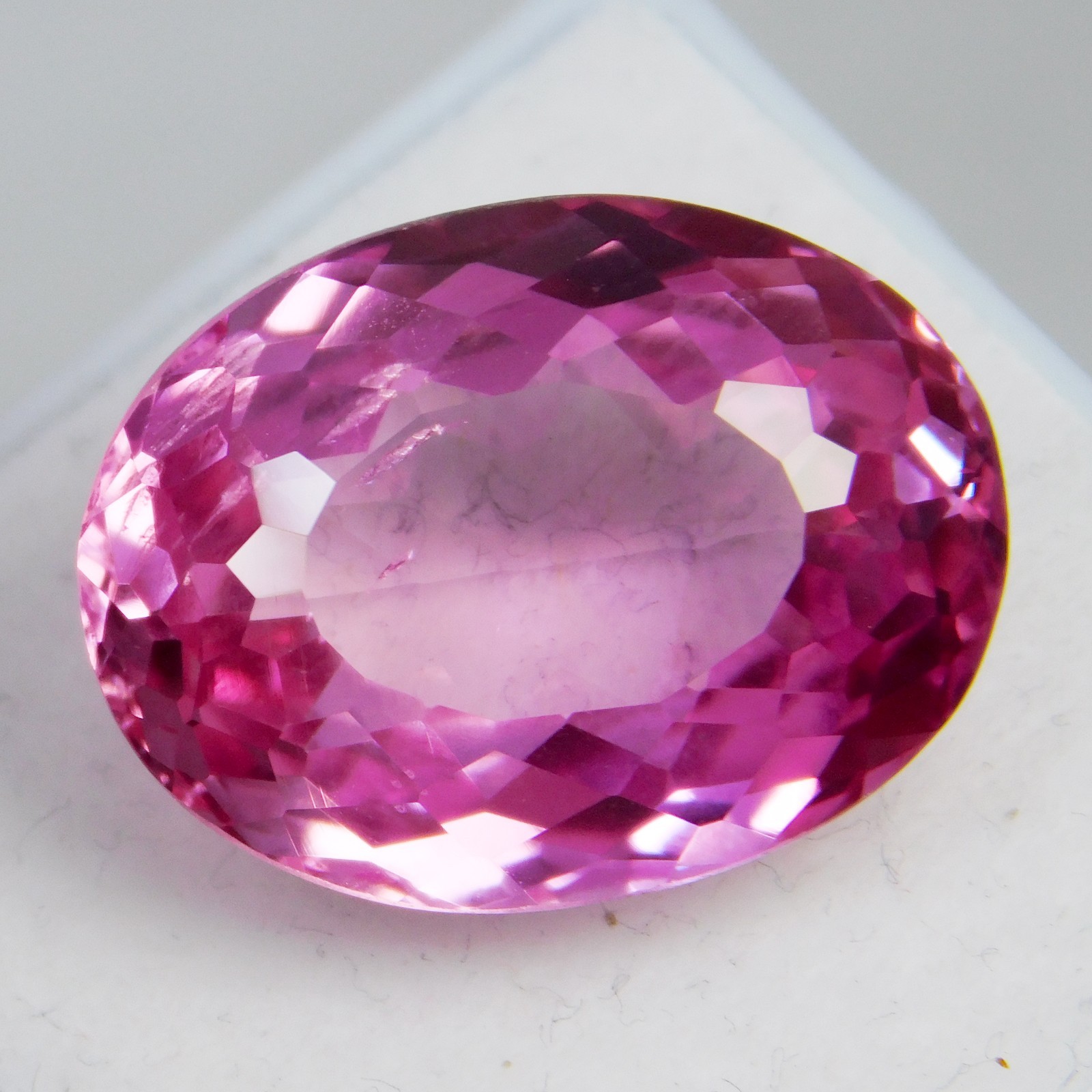 IGL CERTIFIED 18.70 ct IF Oval Natural Vivid Pink Sapphire – Unheated Gemstone