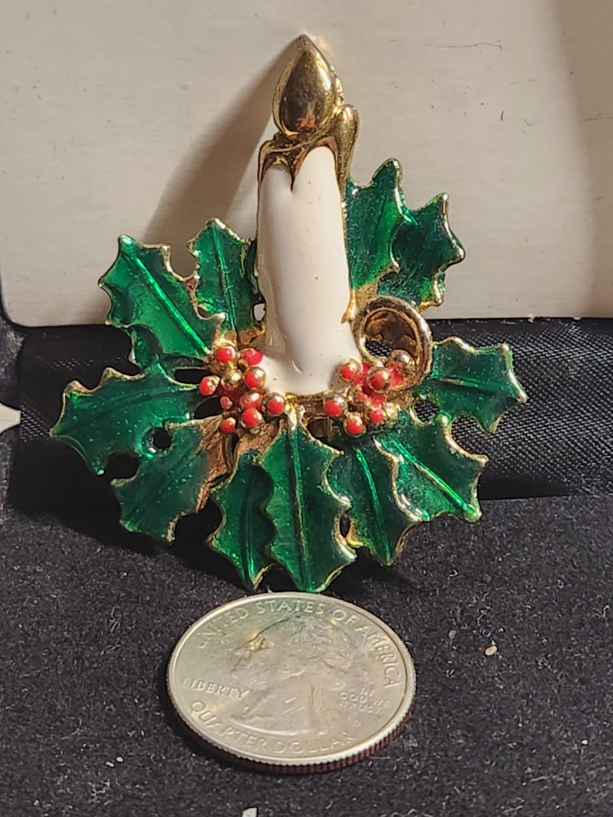 Candle Centered Table Top Style Christmas Season Broach S1