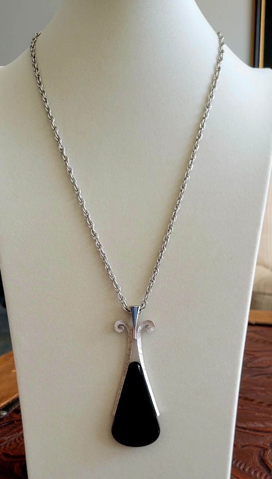 Vintage 1974 Jet Black NECKLACE Signed AVON “Ebony Teardrop” with 24 inch Chain