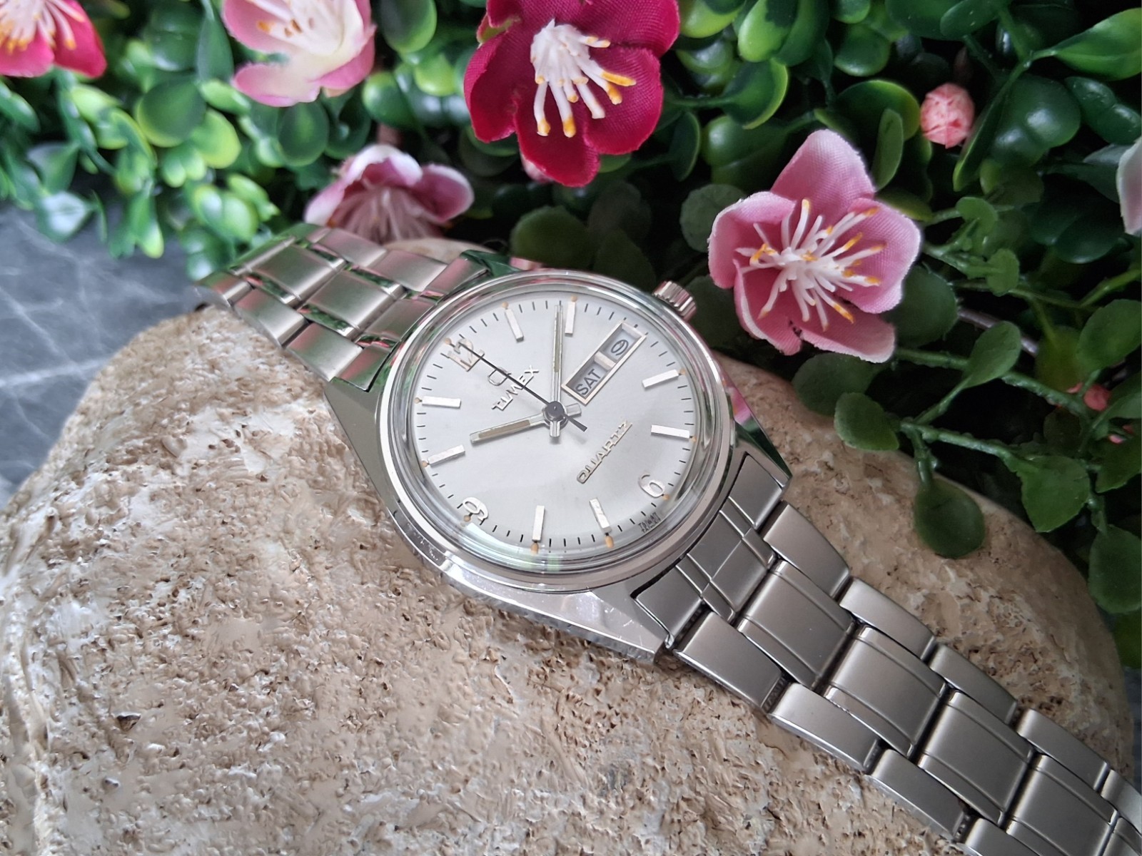 Serviced 1976 Timex Q Quartz Electric Silver Dial Mens Vintage Day Date Watch