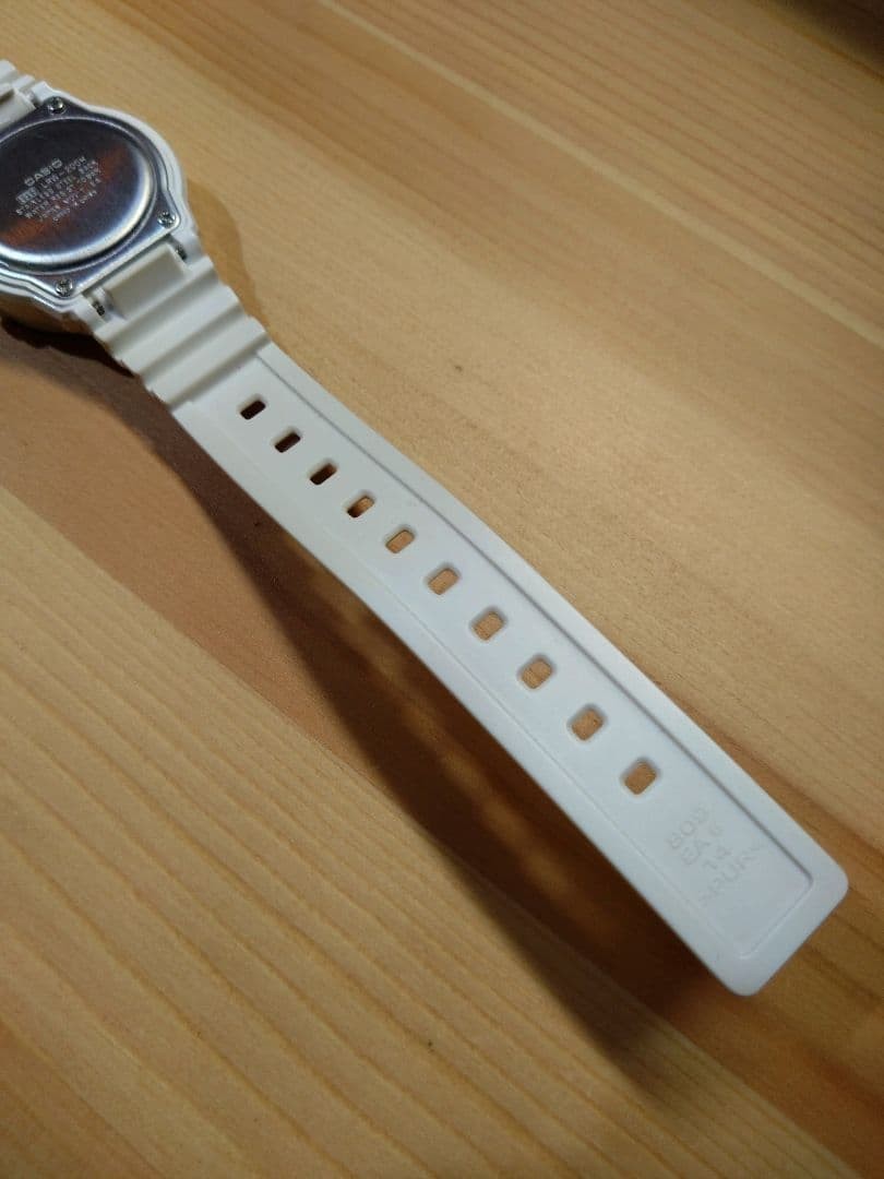 CASIO LRW-200H White Gold Watch with Date Display