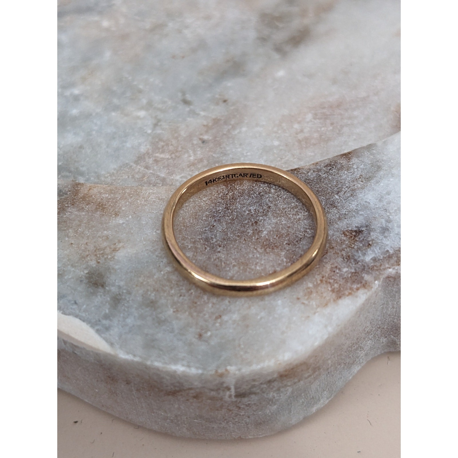 FLAW Vintage 14k Yellow Gold Art Carved Simple Wedding Band Ring Size 5.5