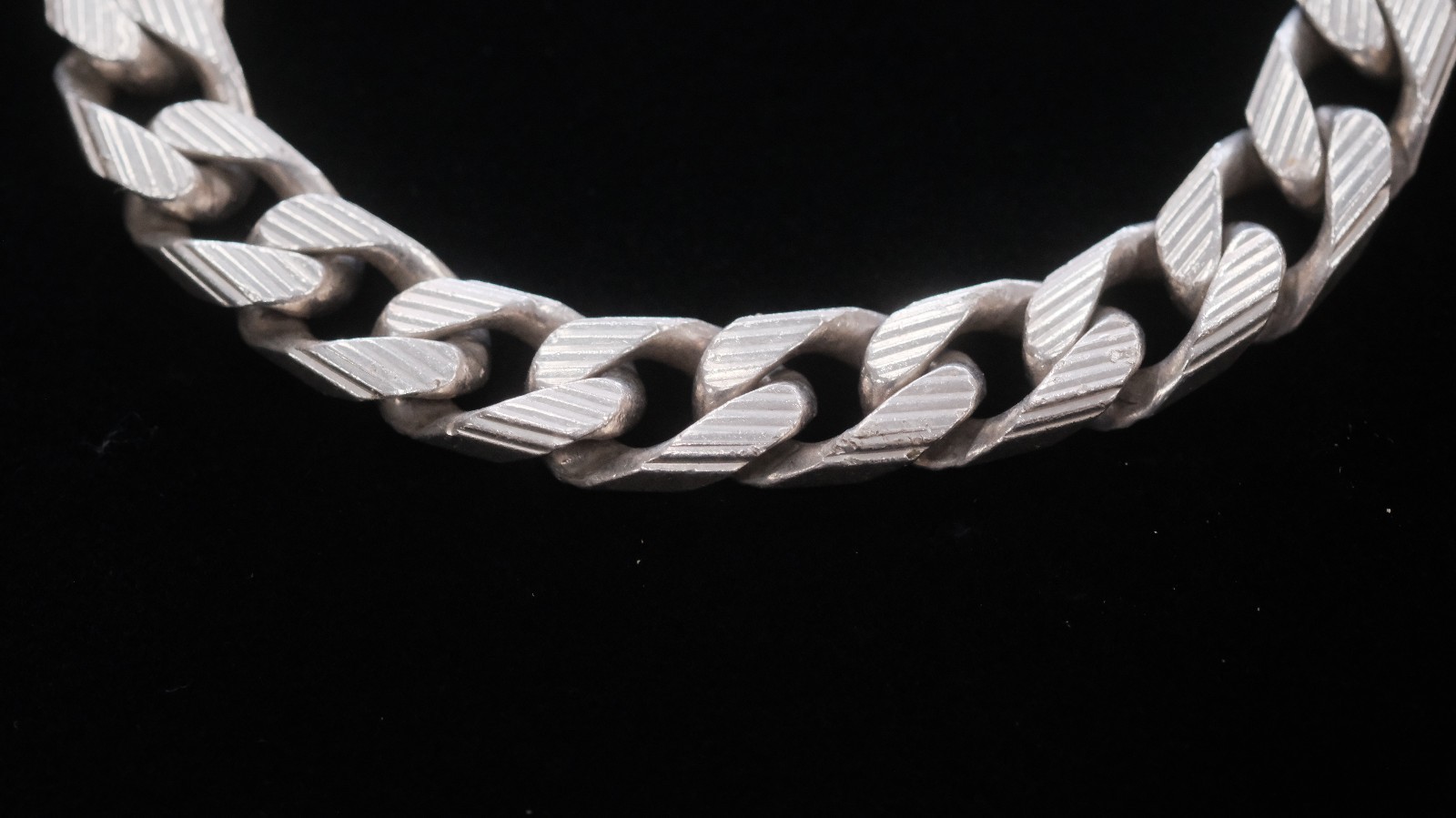 Gucci Sterling Silver Curb Link Heavy Bracelet 58.9g 9 INCHES LONG 10MM WIDE