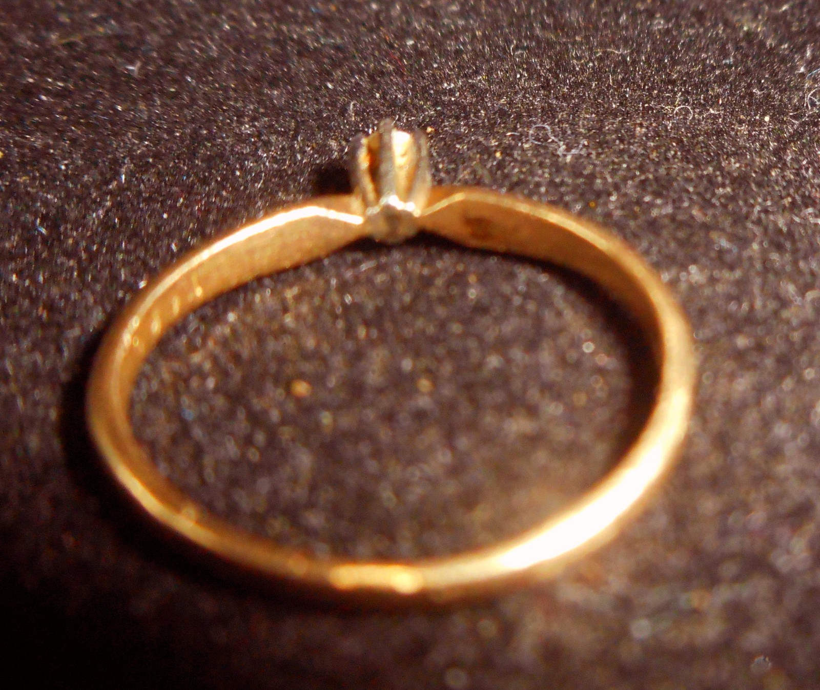10k SOLID GOLD RING SMALL DIAMOND GRAMS 0.84 SIZE 3 1/2 TESTED