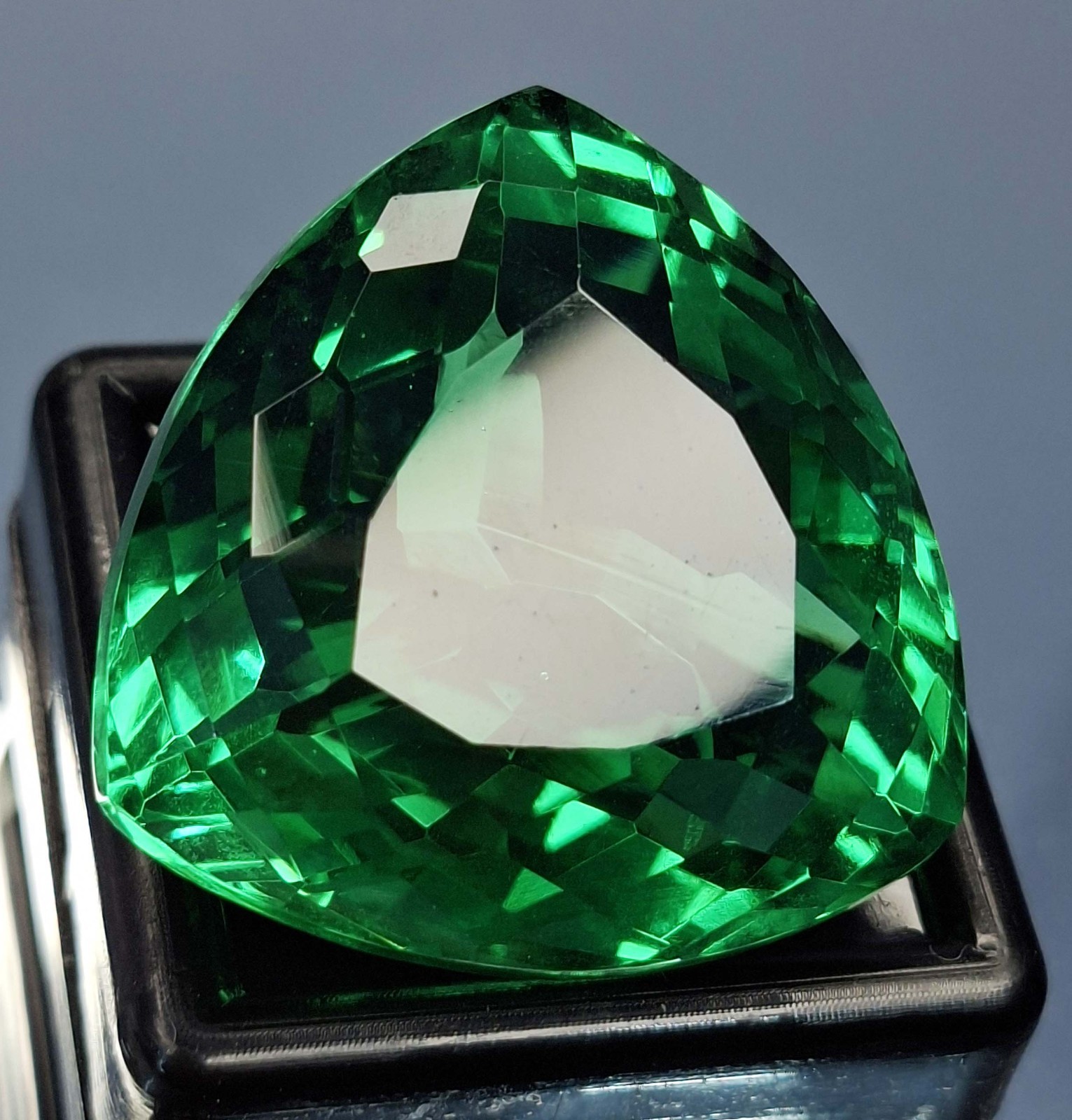 Natural Topaz Trillion Cut Green Color 59-61 Ct Certified Loose Gemstone RK1113