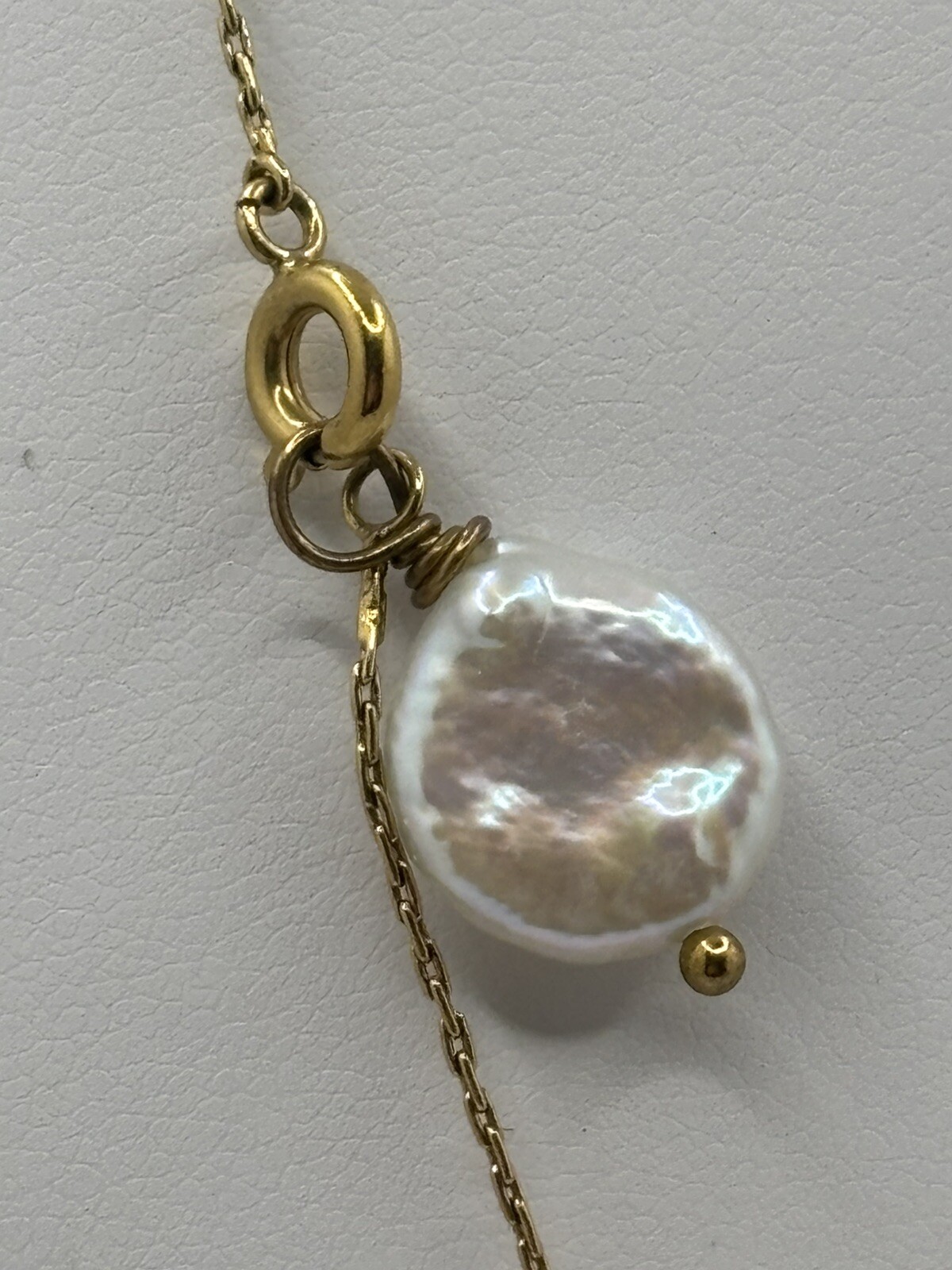 VTG Gold Tone Crystal Rhinstone Coral Medallion w/ Pearl Accent 18” Necklace