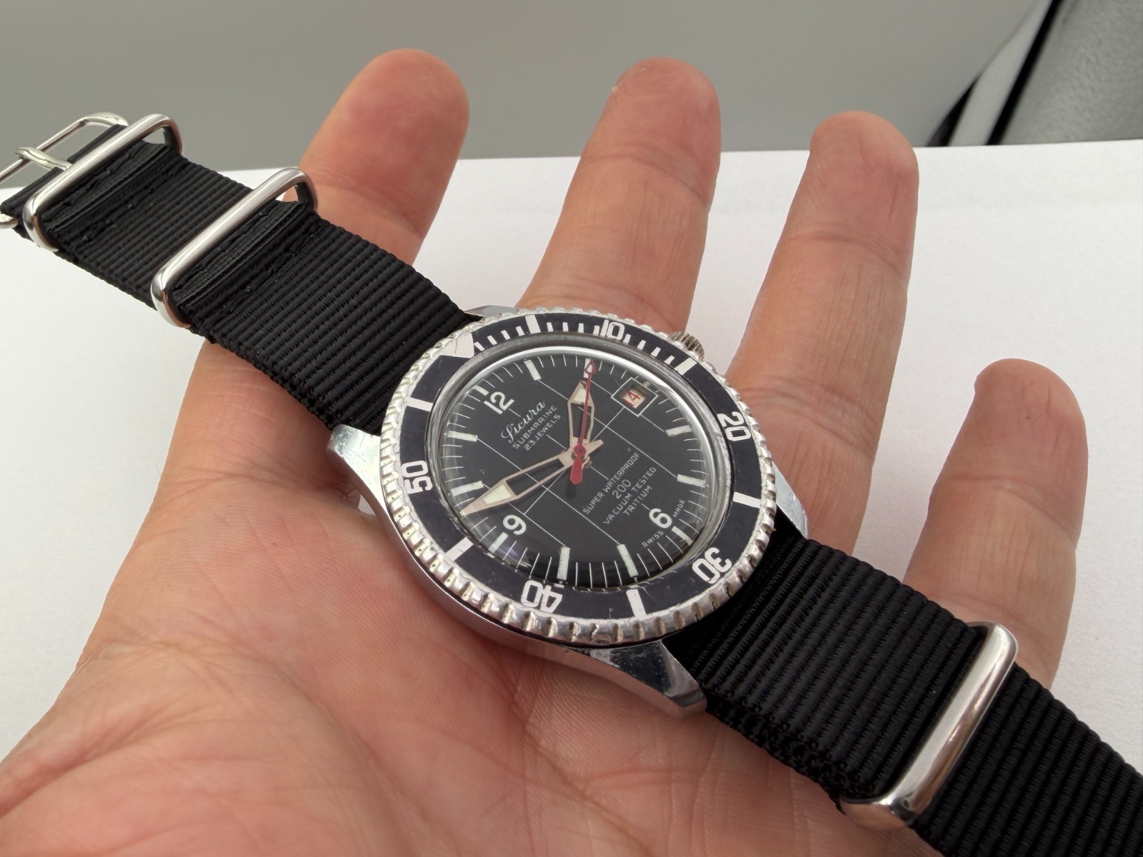 Vintage SICURA Submarine Diver 200 Super Waterproof Cal ETA 8021 Manual – 38 mm
