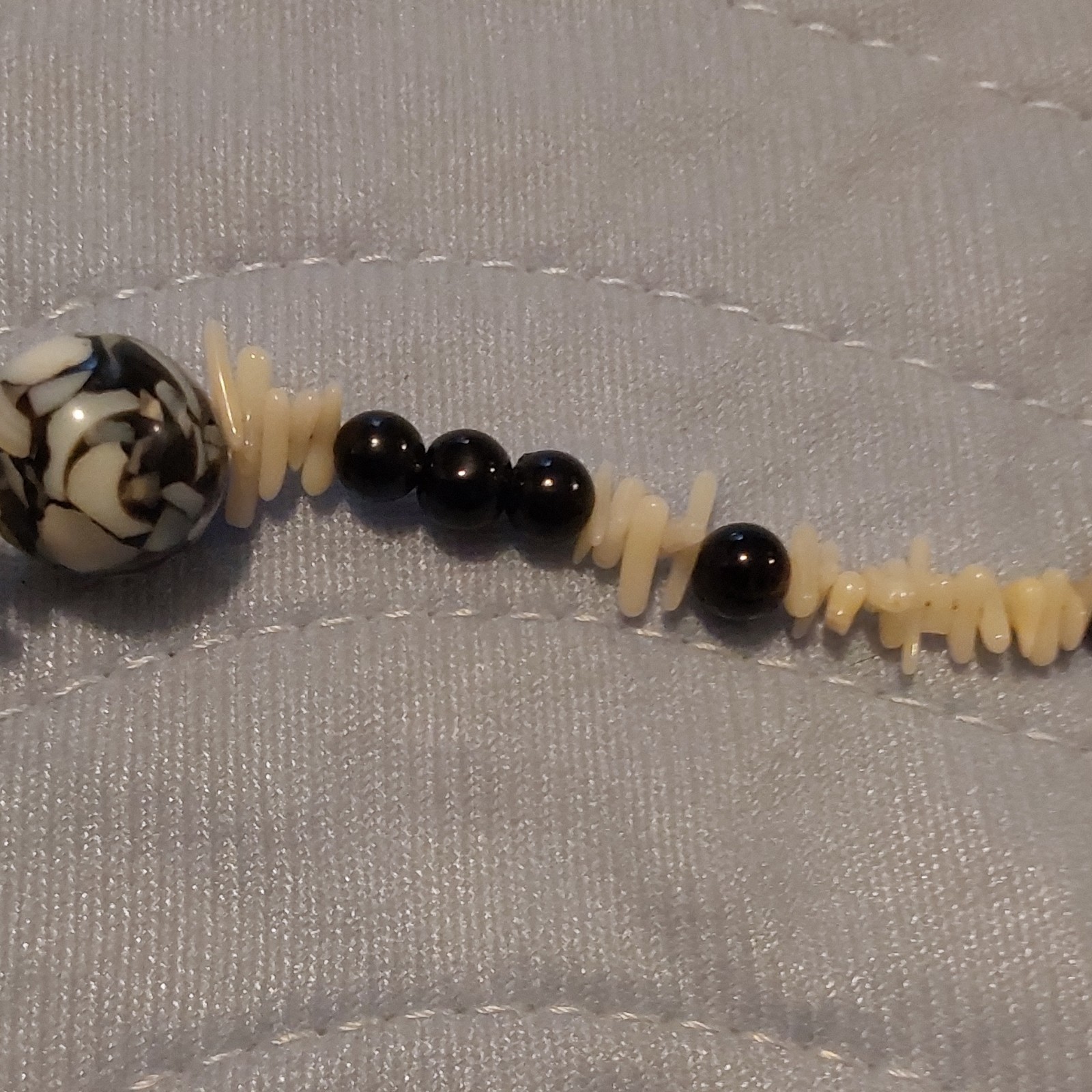 Black Cream Beaded Necklace Flower Charm Toggle Clasp Ball/Bead Metal Plastic